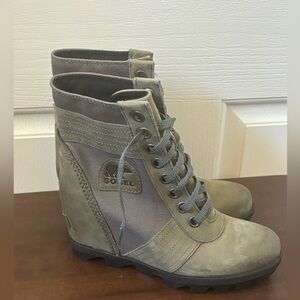 Sorel Women’s Wedge Lace-Up Ankle Boots Sage & Gray Waterproof Hiking Boots Sz 7